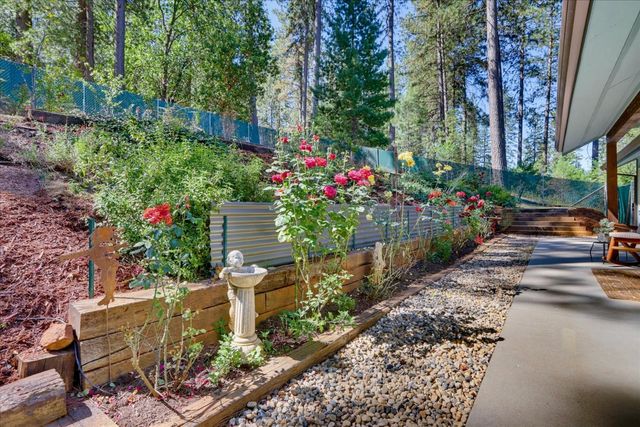 11456 Mirror Lake Ct, Grass Valley, CA 95945