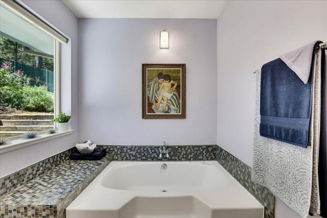 11456 Mirror Lake Ct, Grass Valley, CA 95945
