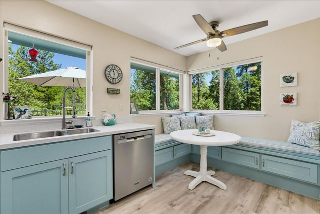 11456 Mirror Lake Ct, Grass Valley, CA 95945
