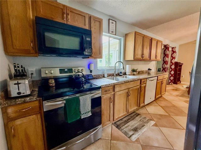 301 OAK TRACK DRIVE, Ocala, FL 34472