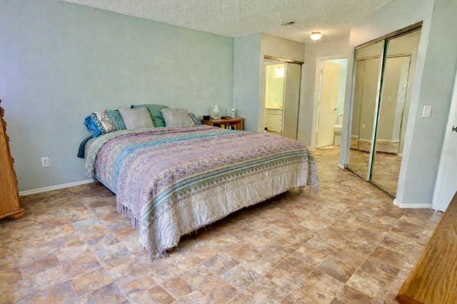 301 OAK TRACK DRIVE, Ocala, FL 34472