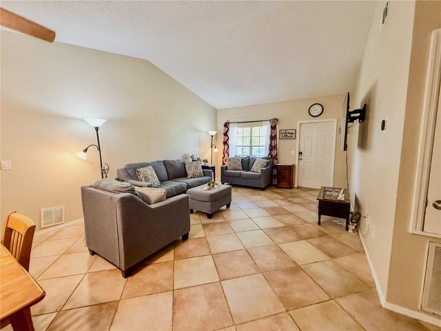 301 OAK TRACK DRIVE, Ocala, FL 34472