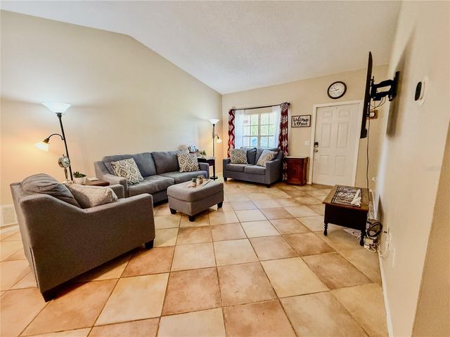 301 OAK TRACK DRIVE, Ocala, FL 34472