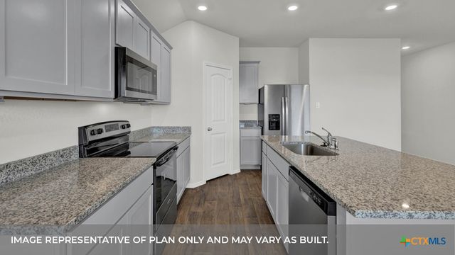 821 PRINCE ALBERT, Seguin, TX 78155