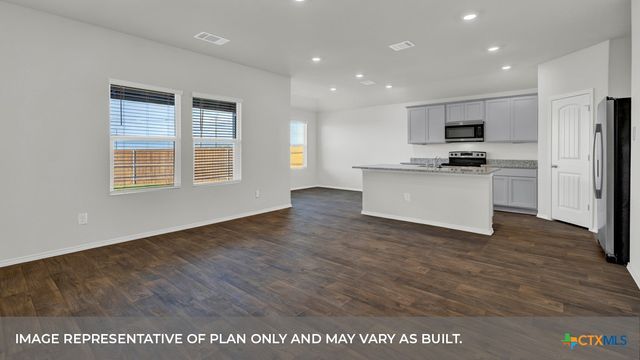 821 PRINCE ALBERT, Seguin, TX 78155