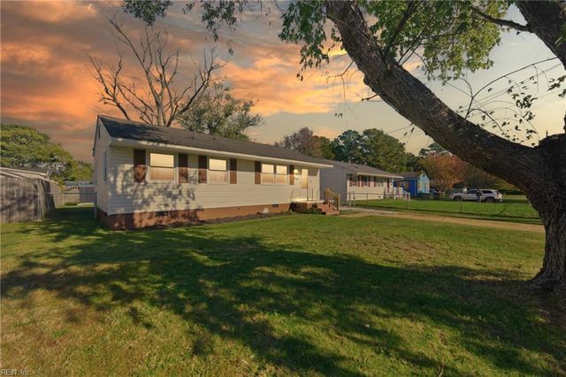 111 Woodbury Forrest DR, Hampton, VA 23666