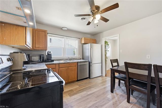 111 Woodbury Forrest DR, Hampton, VA 23666