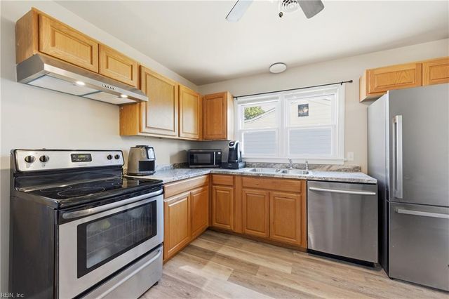 111 Woodbury Forrest DR, Hampton, VA 23666