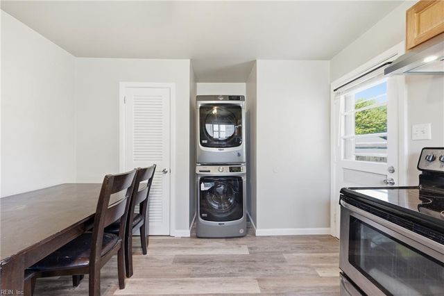 111 Woodbury Forrest DR, Hampton, VA 23666