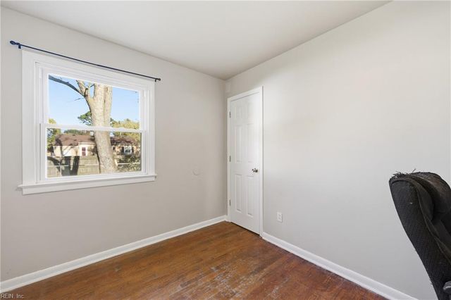 111 Woodbury Forrest DR, Hampton, VA 23666