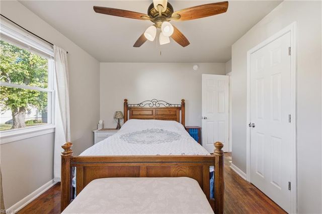 111 Woodbury Forrest DR, Hampton, VA 23666