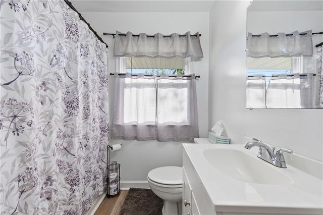 111 Woodbury Forrest DR, Hampton, VA 23666