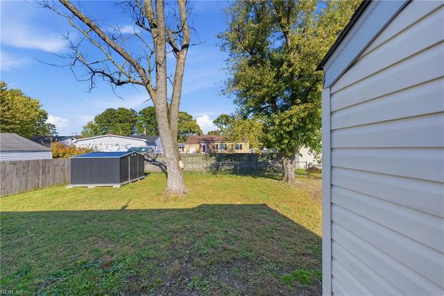 111 Woodbury Forrest DR, Hampton, VA 23666