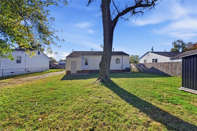 111 Woodbury Forrest DR, Hampton, VA 23666