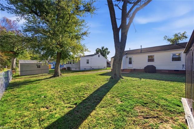 111 Woodbury Forrest DR, Hampton, VA 23666