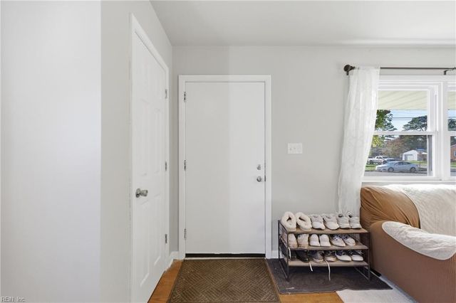 111 Woodbury Forrest DR, Hampton, VA 23666