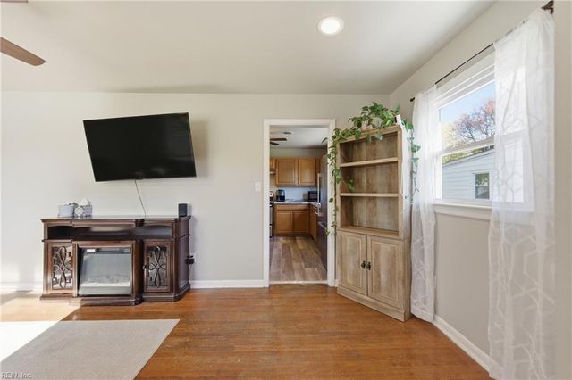 111 Woodbury Forrest DR, Hampton, VA 23666