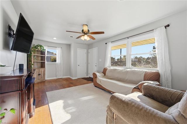 111 Woodbury Forrest DR, Hampton, VA 23666