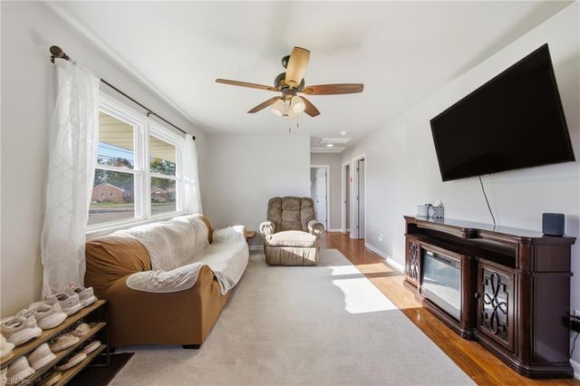 111 Woodbury Forrest DR, Hampton, VA 23666