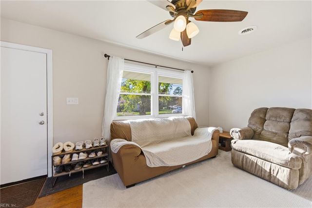 111 Woodbury Forrest DR, Hampton, VA 23666