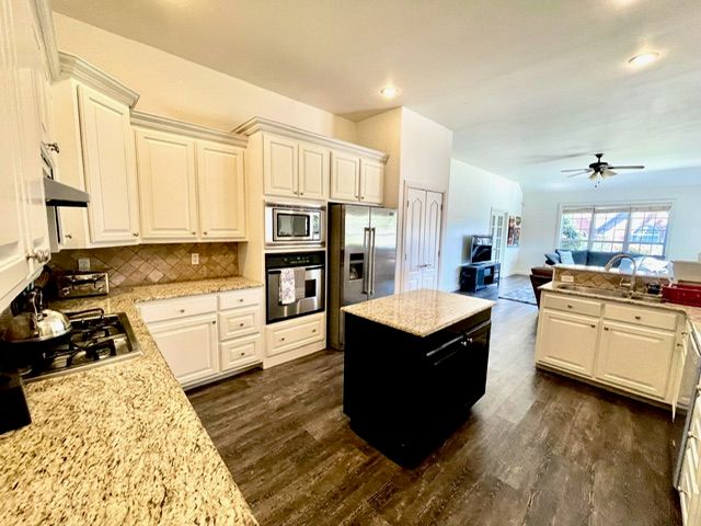 4090 Stoney Bend Drive, Fayetteville, AR 72704