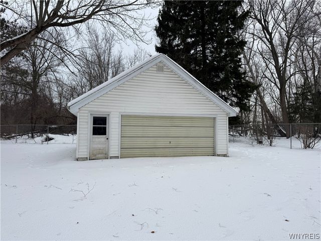 95 Reserve Road, West Seneca, NY 14224