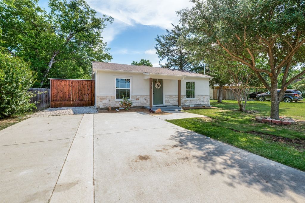 203 S Waxahachie Street, Mansfield, TX 76063