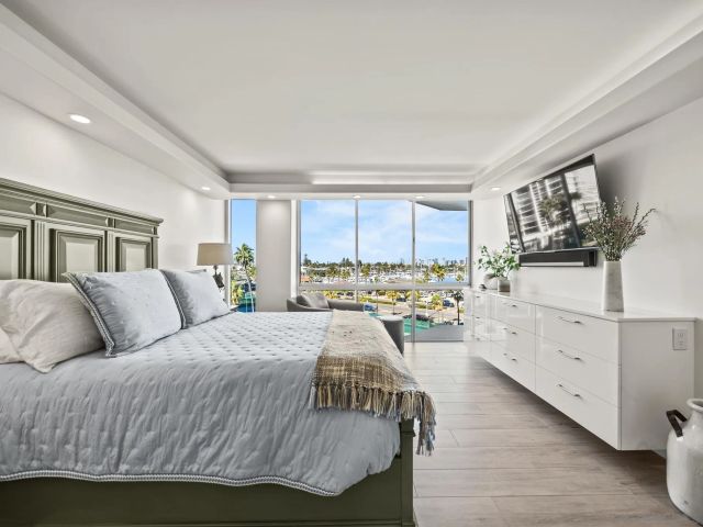 1750 Avenida Del Mundo 404, Coronado, CA 92118