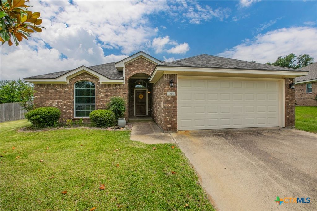 Image 1 of property listing at 1501 Loving Trail, Belton, TX 76513