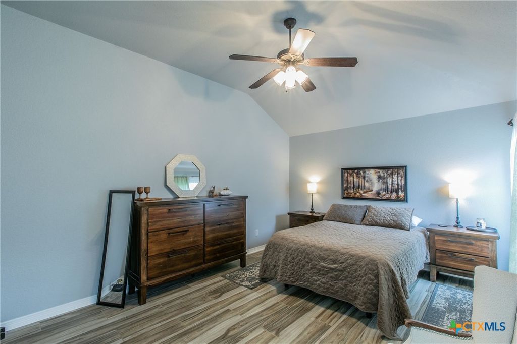 Image 11 of property listing at 1501 Loving Trail, Belton, TX 76513