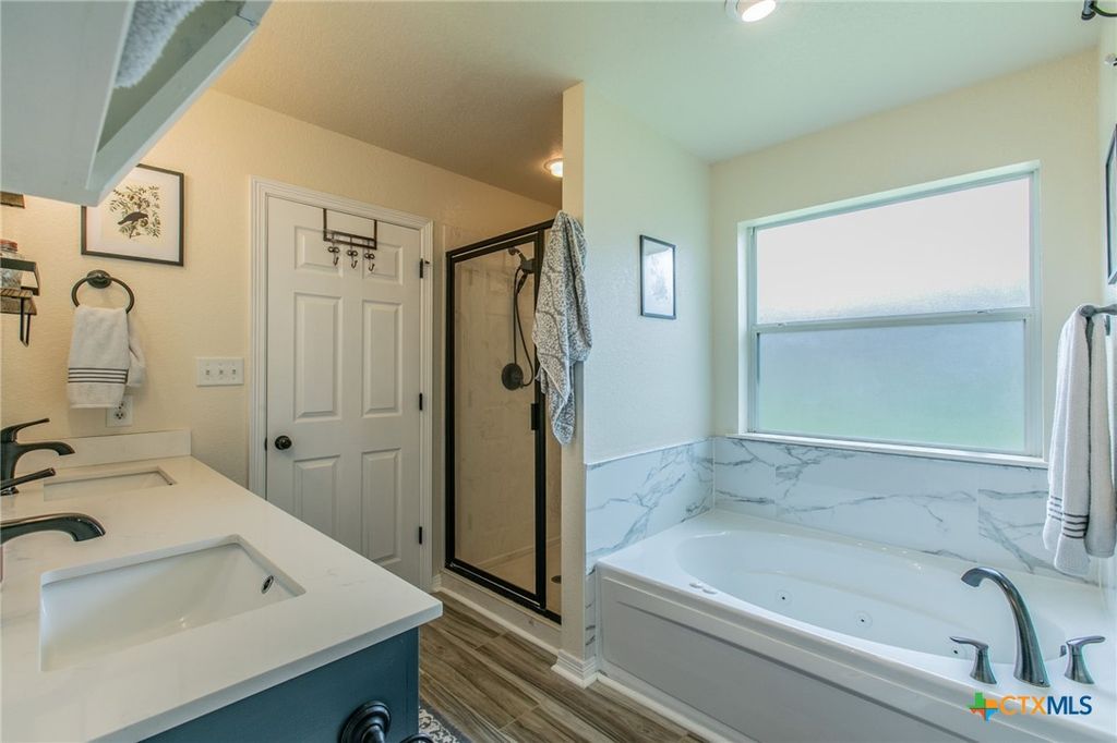 Image 13 of property listing at 1501 Loving Trail, Belton, TX 76513
