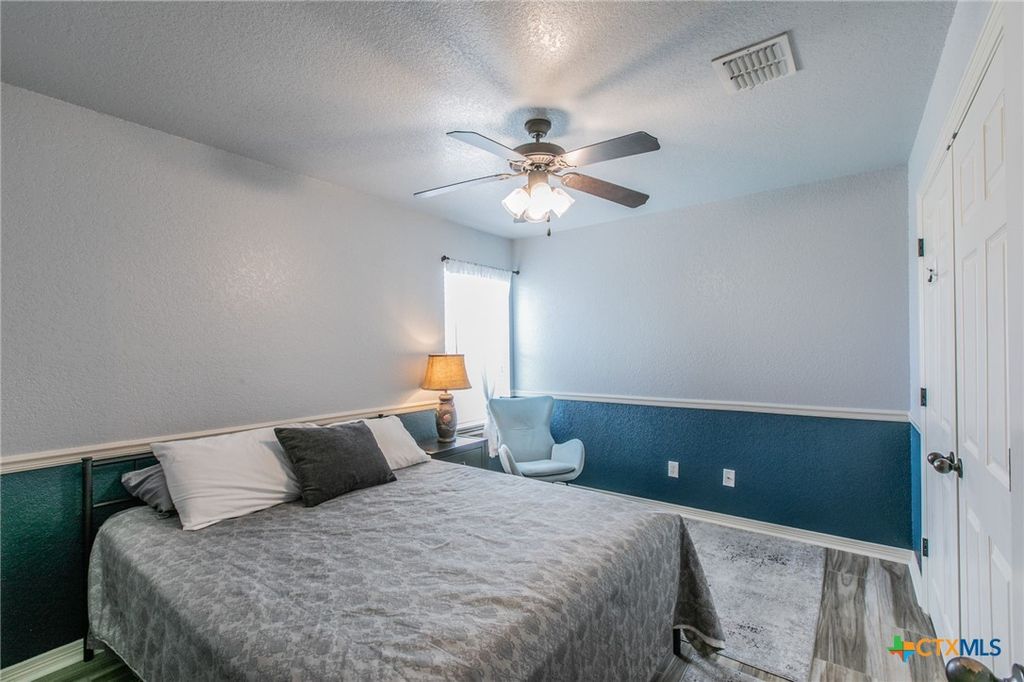 Image 15 of property listing at 1501 Loving Trail, Belton, TX 76513