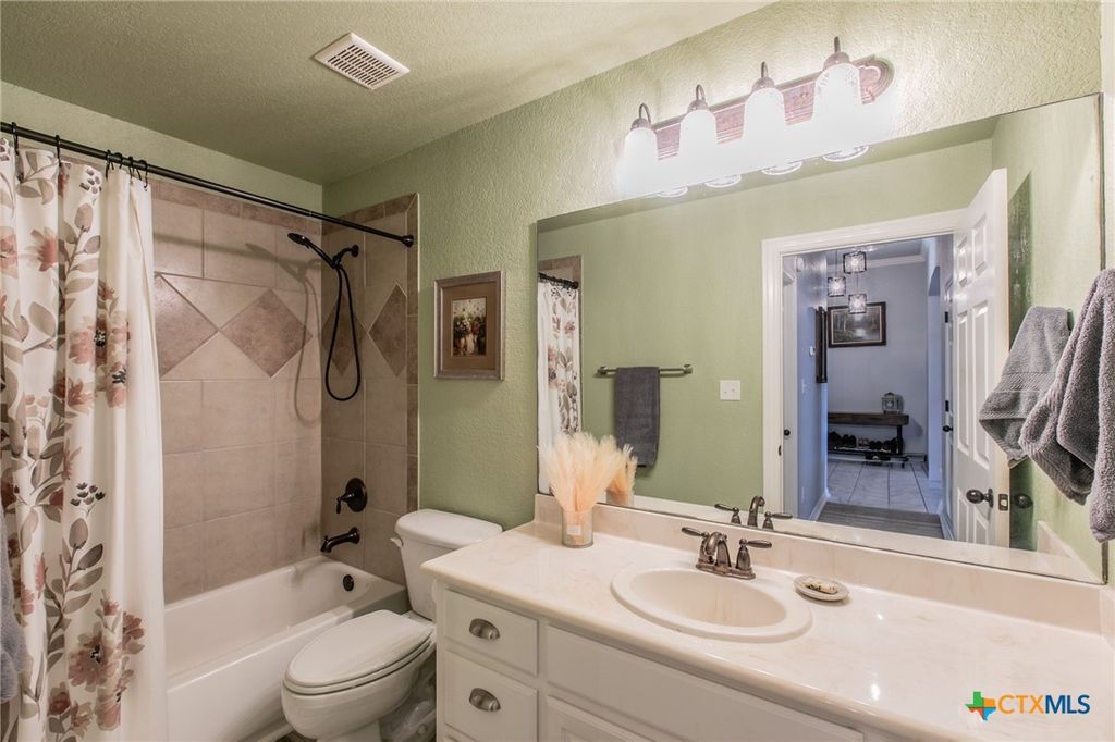 Image 17 of property listing at 1501 Loving Trail, Belton, TX 76513