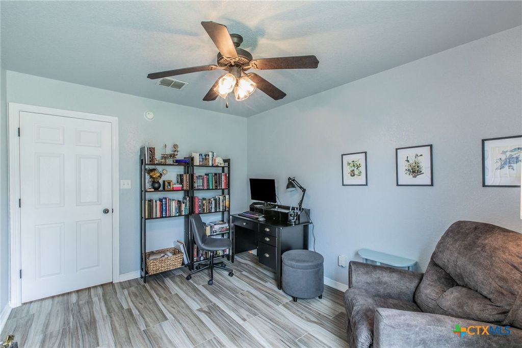 Image 19 of property listing at 1501 Loving Trail, Belton, TX 76513
