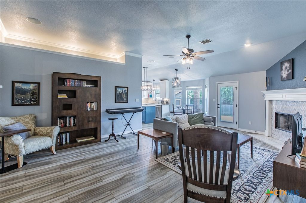 Image 2 of property listing at 1501 Loving Trail, Belton, TX 76513