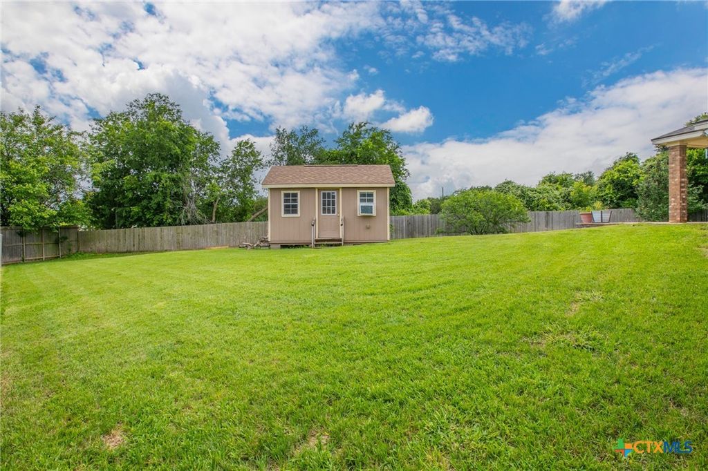 Image 25 of property listing at 1501 Loving Trail, Belton, TX 76513