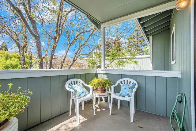 1126 Maywood Ln, Martinez, CA 94553