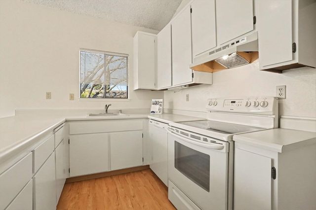 1126 Maywood Ln, Martinez, CA 94553