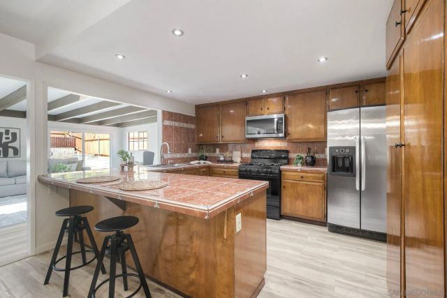 750 Melrose Pl, Vista, CA 92083