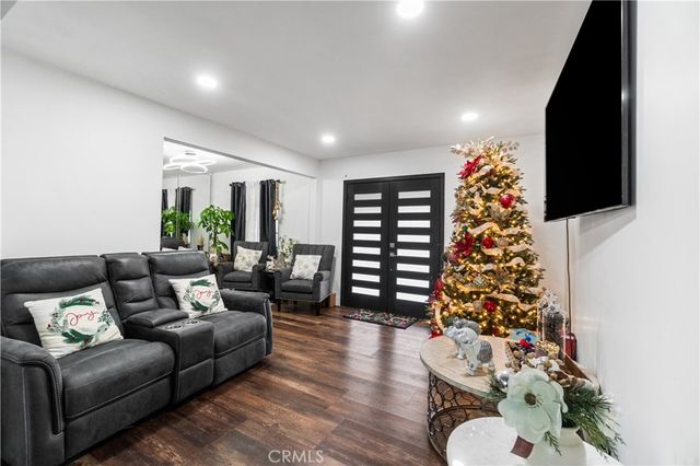 9287 Muller, Downey, CA 90241