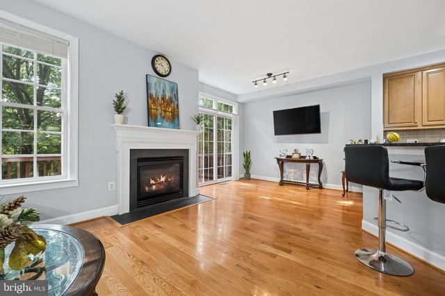 116 HERNDON MILL CIR, Herndon, VA 20170