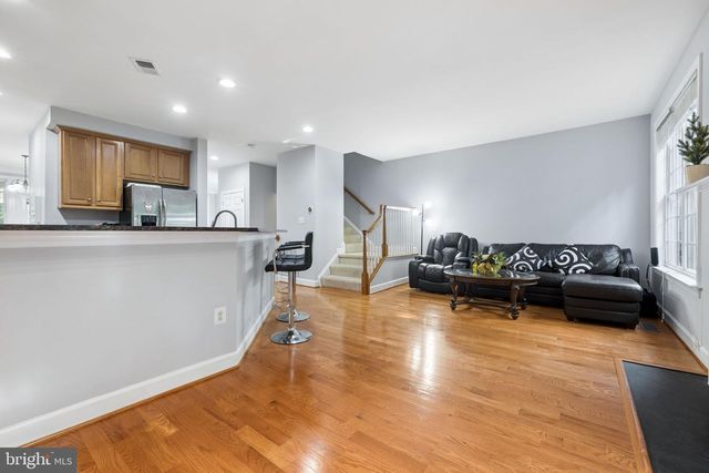 116 HERNDON MILL CIR, Herndon, VA 20170
