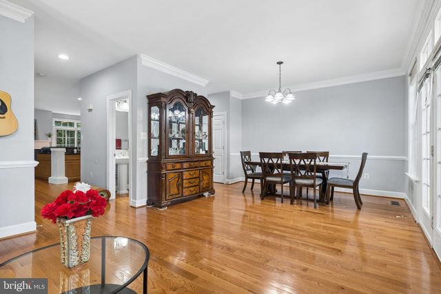 116 HERNDON MILL CIR, Herndon, VA 20170