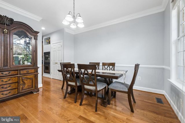 116 HERNDON MILL CIR, Herndon, VA 20170