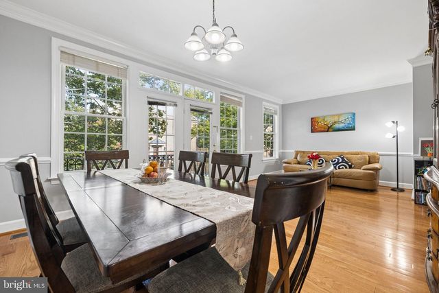116 HERNDON MILL CIR, Herndon, VA 20170