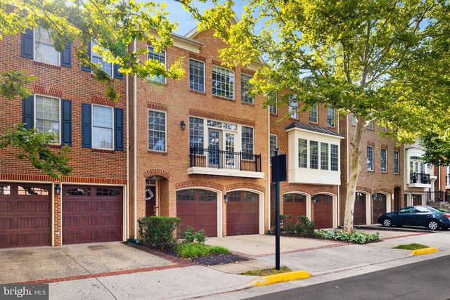 116 HERNDON MILL CIR, Herndon, VA 20170