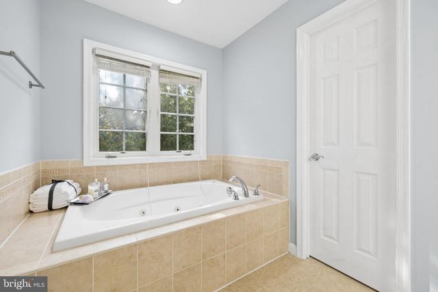 116 HERNDON MILL CIR, Herndon, VA 20170