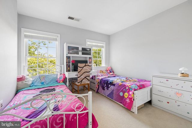 116 HERNDON MILL CIR, Herndon, VA 20170