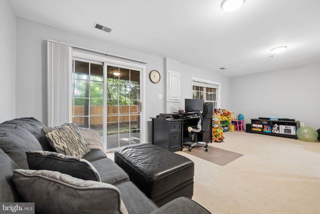 116 HERNDON MILL CIR, Herndon, VA 20170