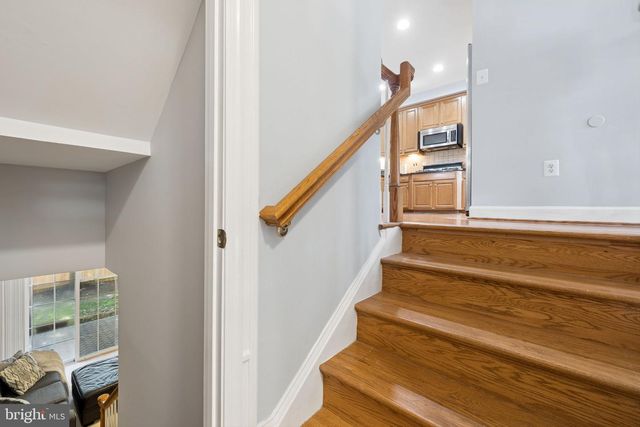 116 HERNDON MILL CIR, Herndon, VA 20170